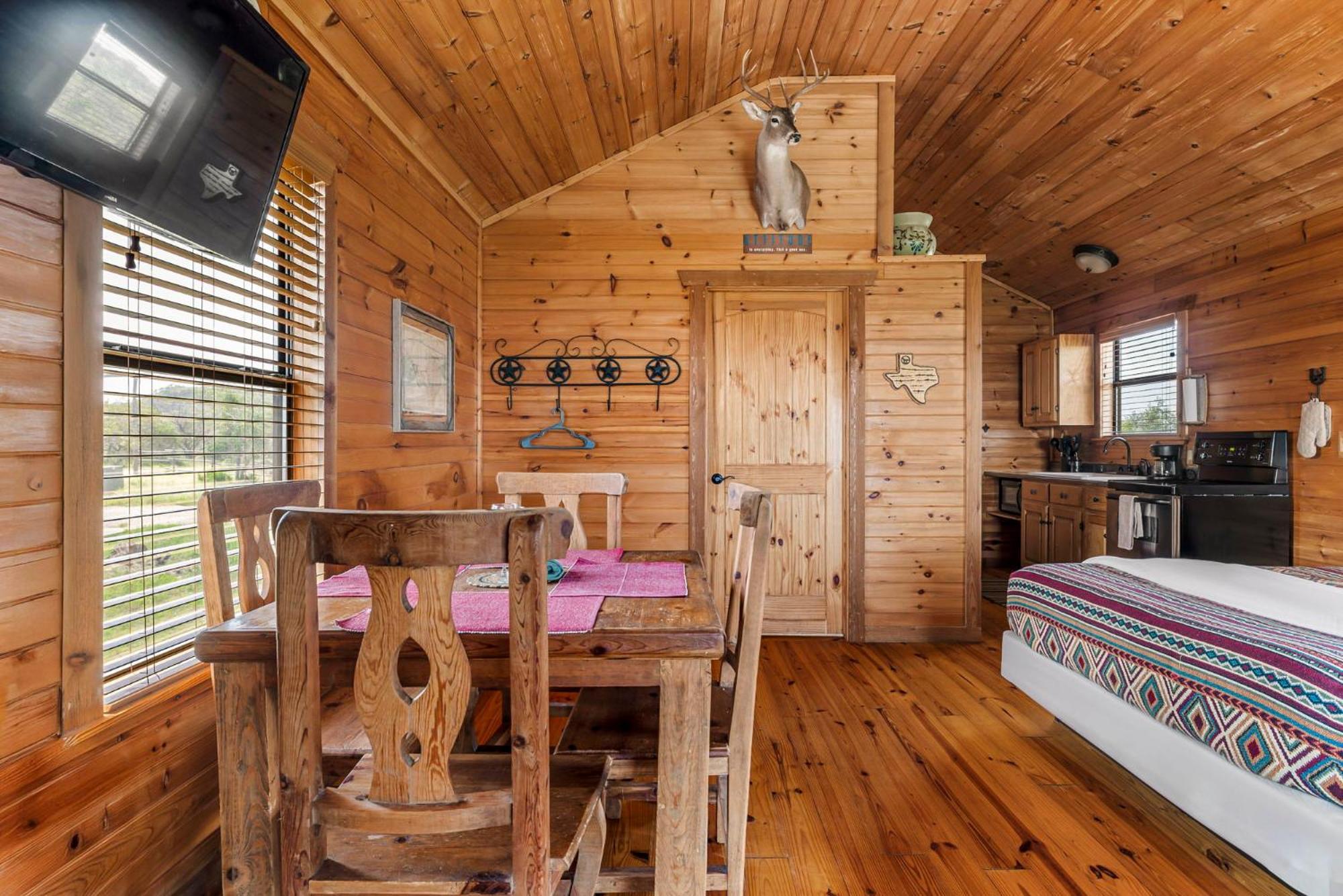 Enchanted Rockview Cabins Crabapple 객실 사진